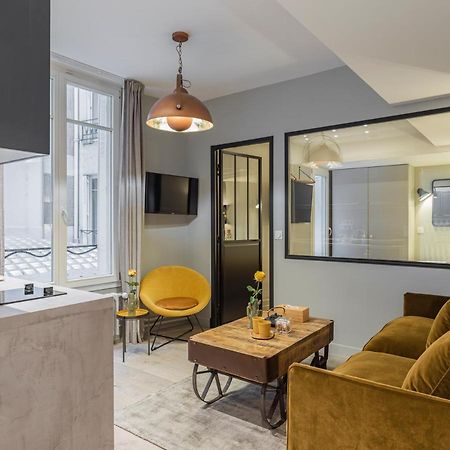 Fabulous Grey Apartment Paris Exterior photo