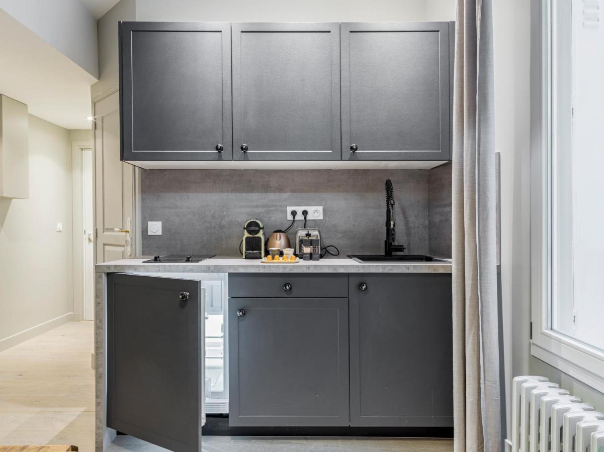 Fabulous Grey Apartment Paris Exterior photo