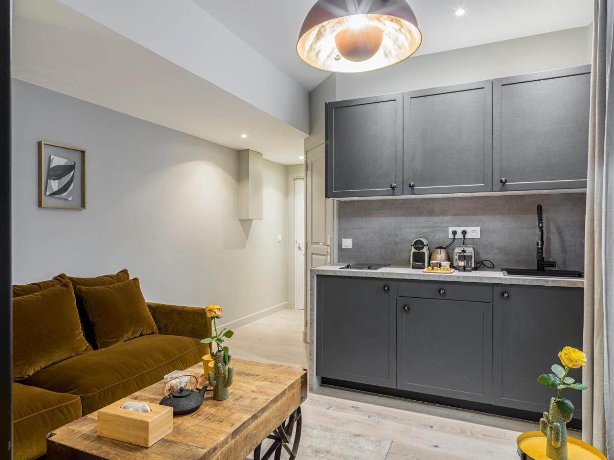 Fabulous Grey Apartment Paris Exterior photo