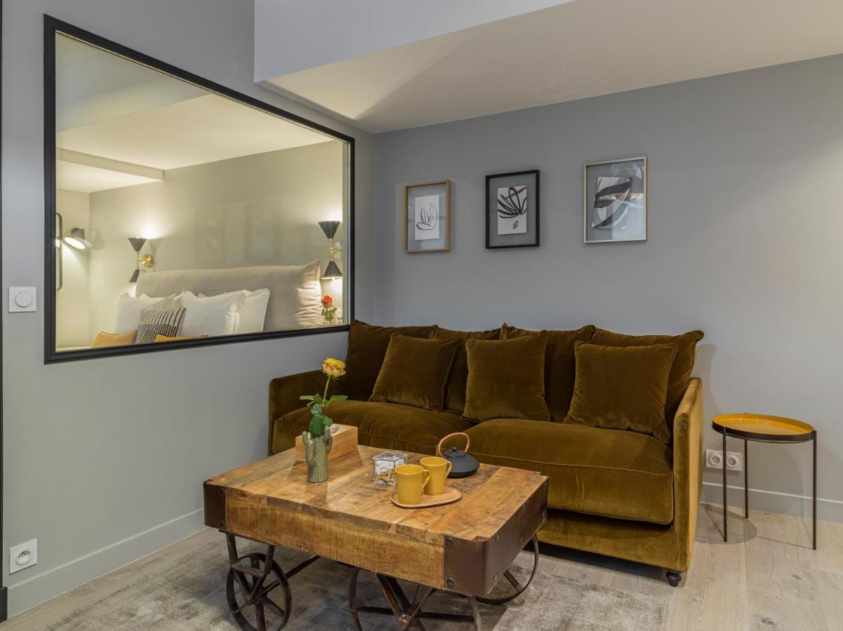 Fabulous Grey Apartment Paris Exterior photo