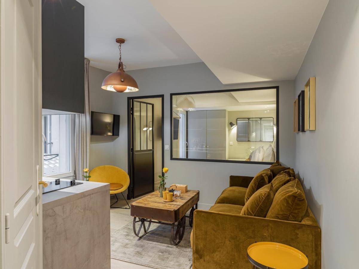 Fabulous Grey Apartment Paris Exterior photo
